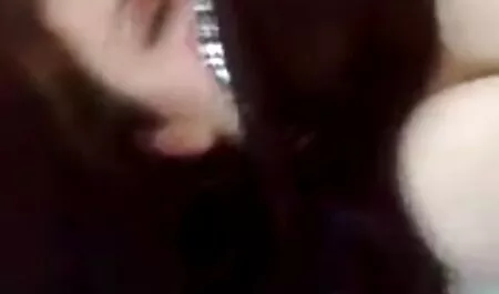 Matang keinginan untuk membungkuk untuk seorang gadis lucahindia