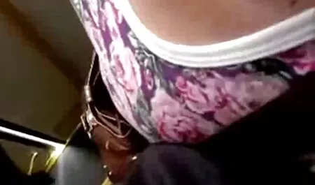Amatur yang lelaki jilat tetek perempuan manis blonde