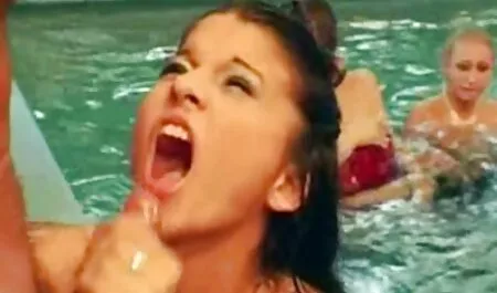 Wanita yang sempurna subuh dan lucah budak kegembiraan urutan, yang lazat dubur