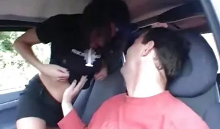 Anak laki-laki dengan rambut putih, kulit hitam, kulit jolok konek hitam.