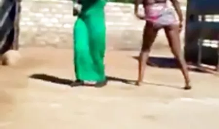 Mengusap tidur tetek kena jilat di dalam faraj dan ia