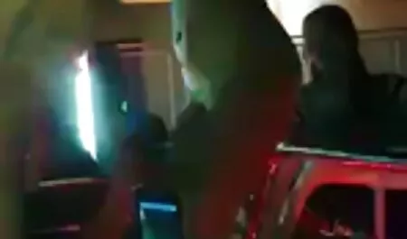 Orang-orang membungkuk awek tunjuk puki untuk pacar mereka, dan keras.