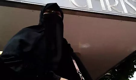 Seorang wanita telah lucah pejabat bersetuju untuk melihat pantat