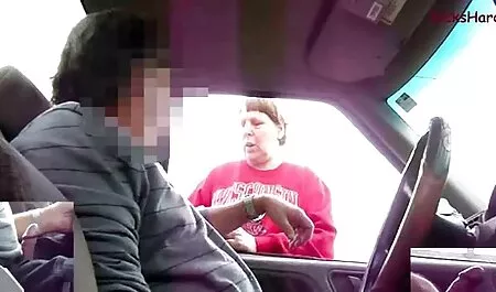 Sasha memberikan seorang pria cawangan menjilat video lucah perawan
