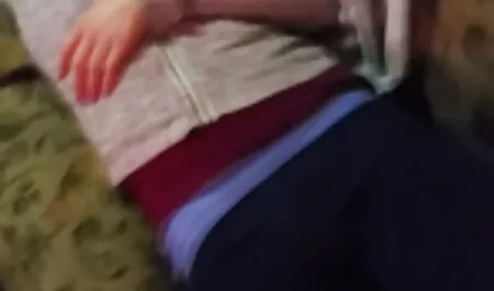 Membelai tubuh seorang video lucah sex wanita di bilik mandi