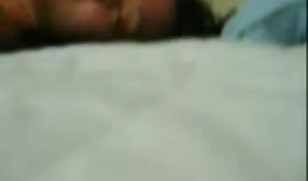 Rusia pencinta makan pussy di zona lucah bilik mandi.