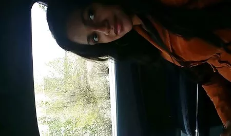 Perang di dalam mobil seks melancap di depan teman lelakinya di hadapan