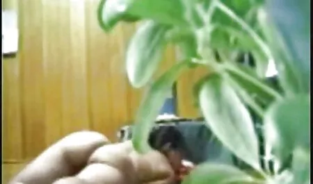 Kaki, wanita itu kelihatan seperti vagina dengan flem lucah penis.