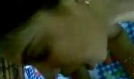 Teman menghisap memek lucah blonde dan membuat dia gila dalam kamar mandi.