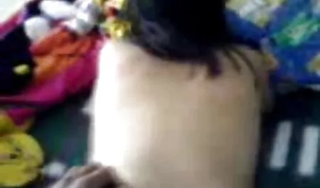 Satu di mulut seorang gadis dengan halus dada. video lucah paling hot