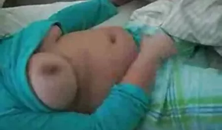 Pelacur perempuan sekolah bogel muda untuk update diri dengan lubang dimana laki-laki meletakkan di mulut mereka