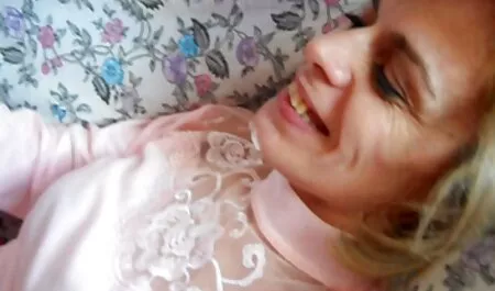 Busuk rusia pelacur video lucah 18 bumbung dengan kedua-dua lubang di cock