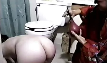 Anak muda dengan pacar di video lucah seksi kilang