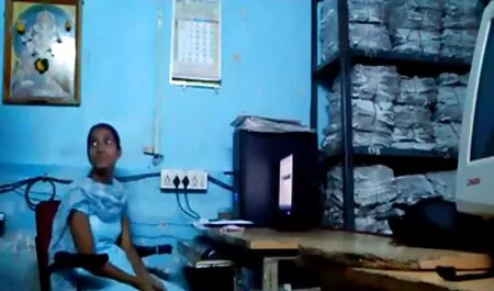 Lihat Med untuk si pirang di depan teman lelakinya. animasi lucah