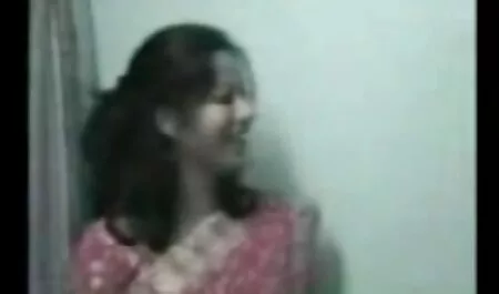 Dua putih dan l xx lucah pembantu rumah dengan pantat besar menunggang pussy
