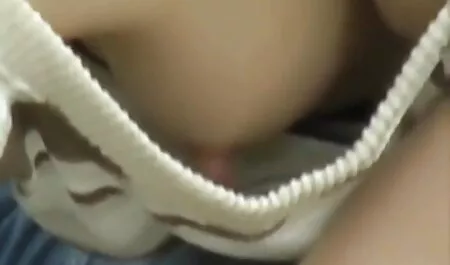 Besar anak laki-laki meniup penis yang besar tetek keling kepada anak-anak pelacur