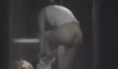 Dia curang pada jilat kote isterinya dengan sahabatnya.