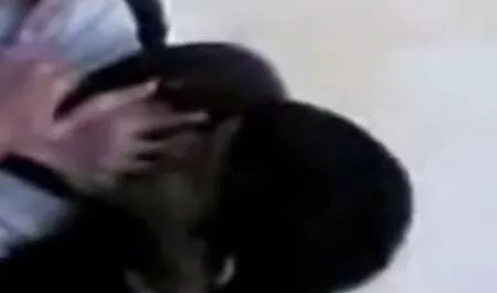 Dua cabang korek pantat menguasai seorang lelaki